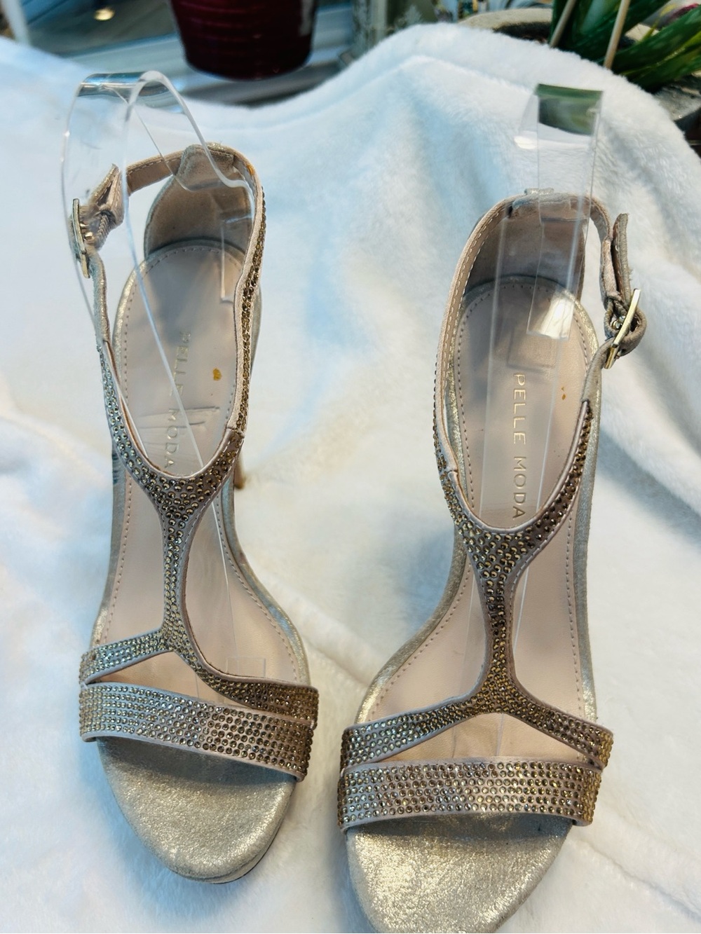 Pelle Moda Champagne Glistening T-Strap Heeled heels